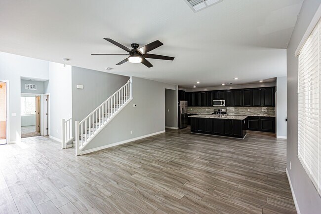 Building Photo - Beautiful 2 story Home