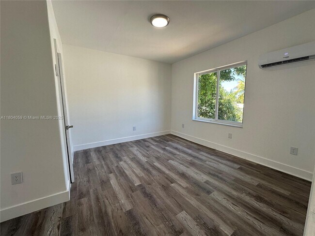 Building Photo - 1630 SW 10th St