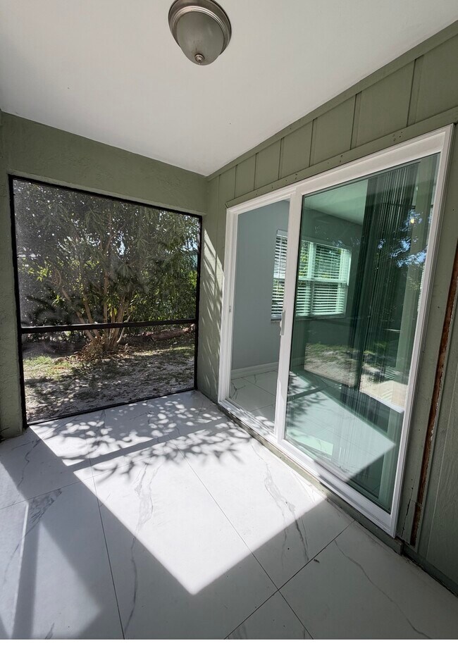 Building Photo - 10280 Carolina St