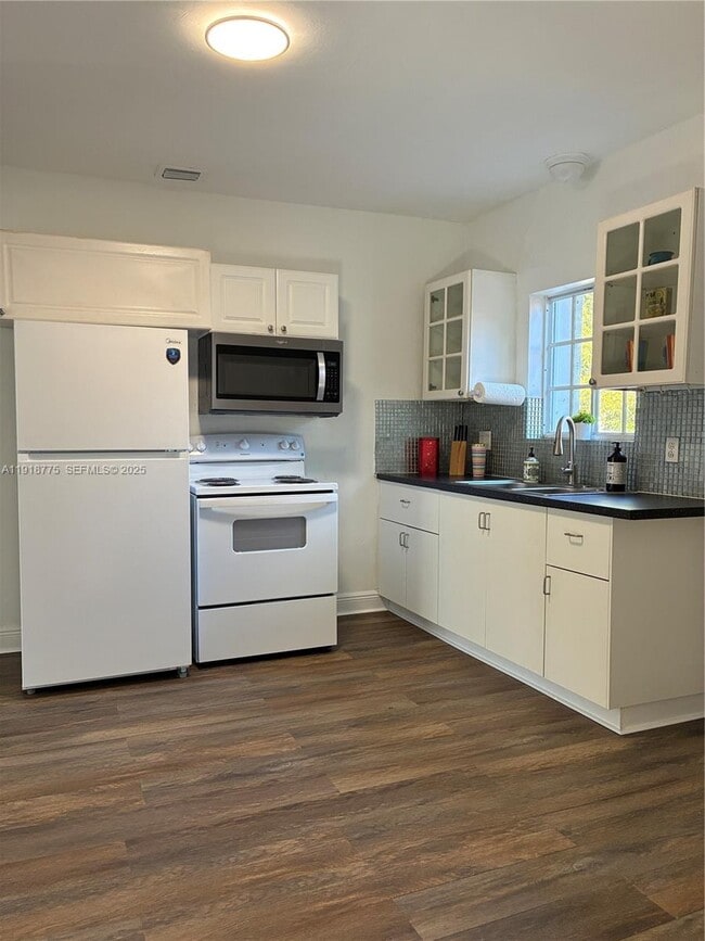 Building Photo - 750 NE 86th St