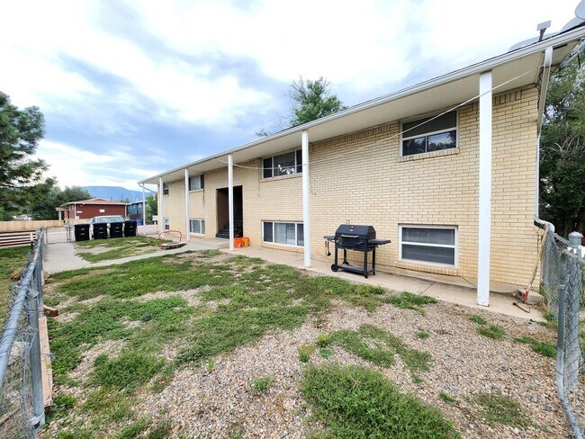 Building Photo - 7135 Alegre Cir