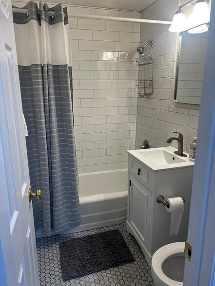 Building Photo - 100 Pocantico St