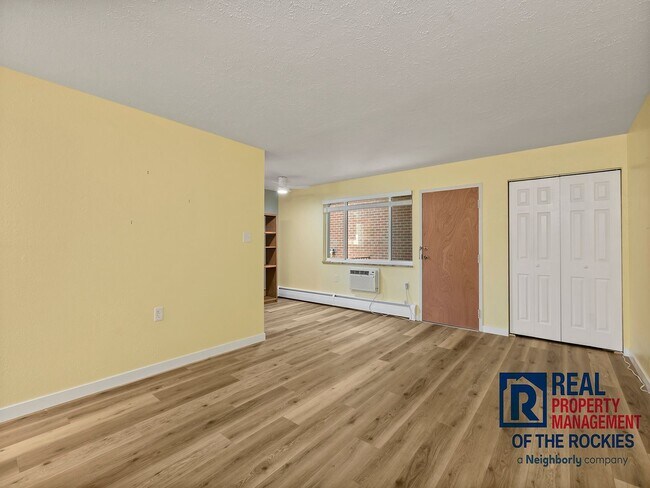Building Photo - Charming 2 Bed, 1 Bath Condo in Prime Location!