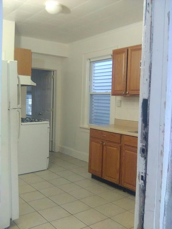 Building Photo - 89 Maple St