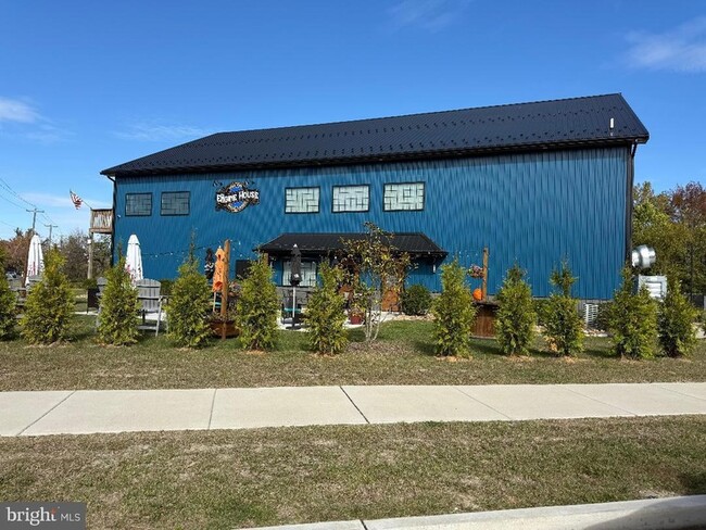 Building Photo - 37 Beaver Ave