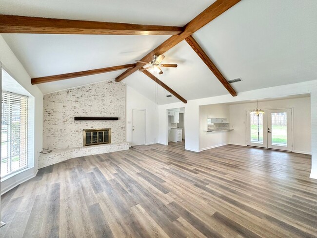 Building Photo - Available now! Newly Updated 3/2/2! Large ...