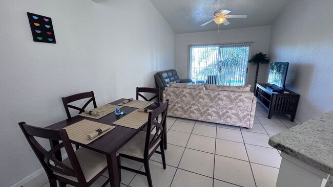 Building Photo - Fully Furnished 1BR/1BA Condo Just 3 Block...