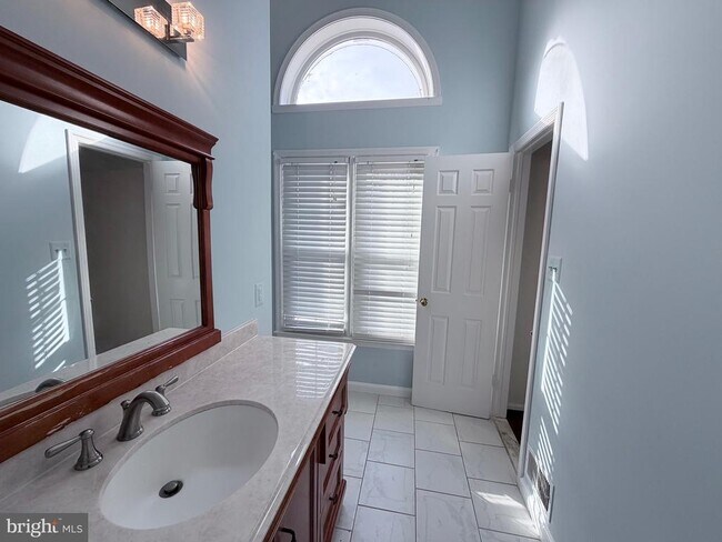 Building Photo - 5900 Parenham Way