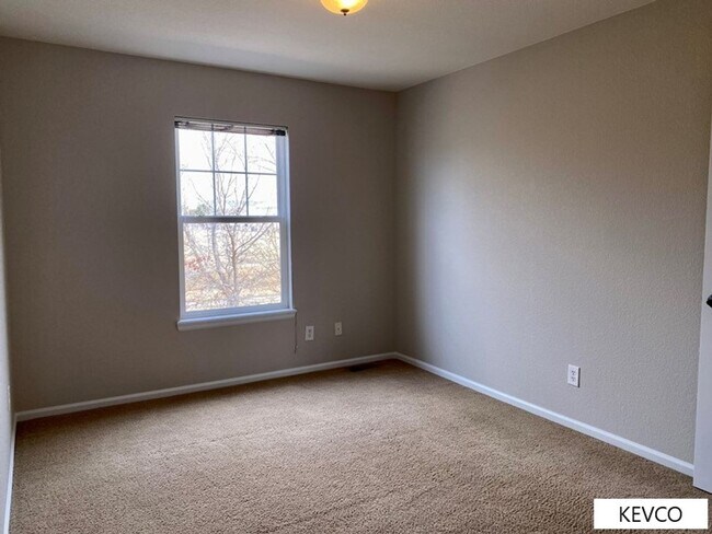 Building Photo - Bright, Comfortable Two Bedroom Townhouse!