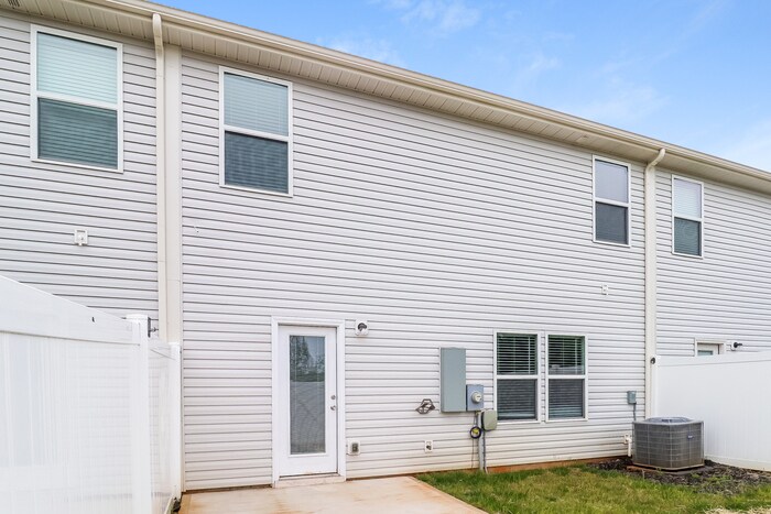 Building Photo - 432 Tayberry Ln