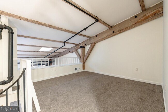 Building Photo - 303 Vine St