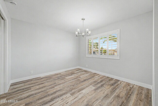 Building Photo - 4143 E Crescent Ave