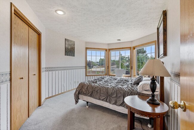 Building Photo - Stunning Home and Three Bay Shop Along Spo...