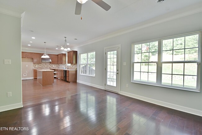 Building Photo - 3032 Oakwood Hills Ln