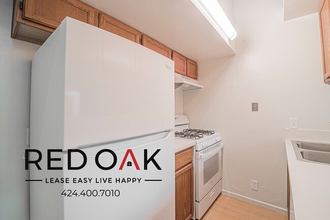 Building Photo - 4651 Cahuenga Blvd