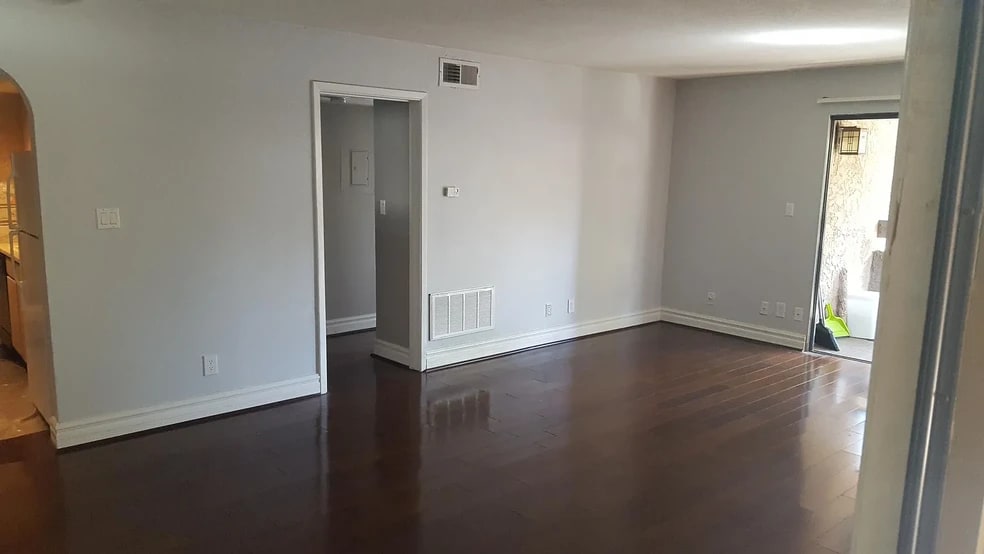 Building Photo - 3825 E Camelback Rd