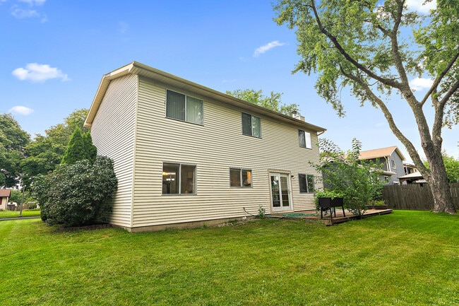 Building Photo - 320 Thistle Dr
