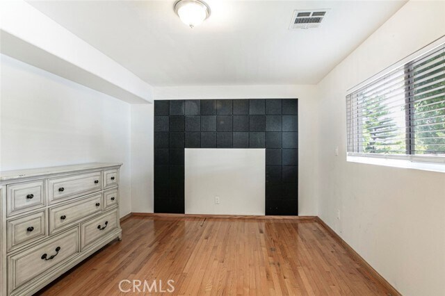 Building Photo - 6602 Charlesworth Ave