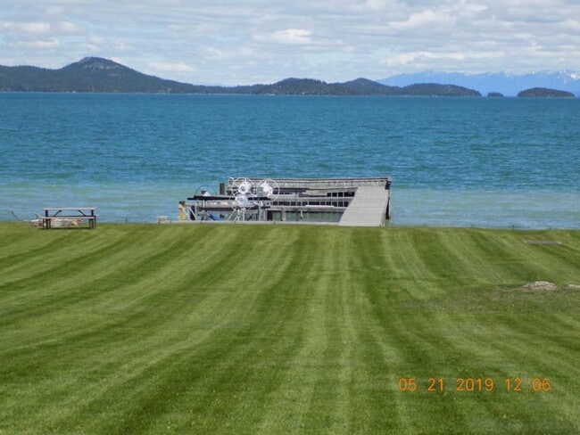 Building Photo - Fully Furnished Condo on Lake - This can b...