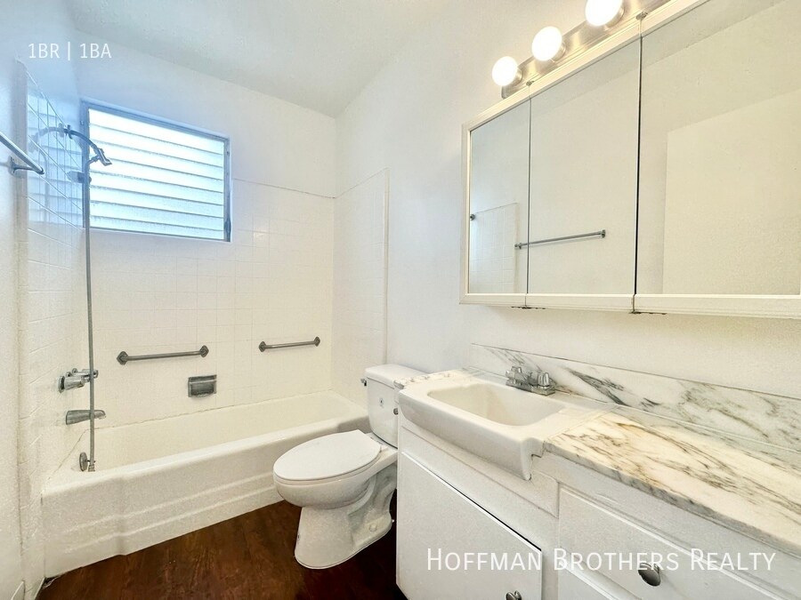 Building Photo - 7171 Lexington Ave