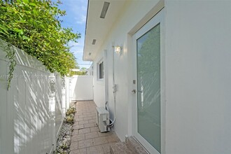 Building Photo - 201 SW 51st Ct