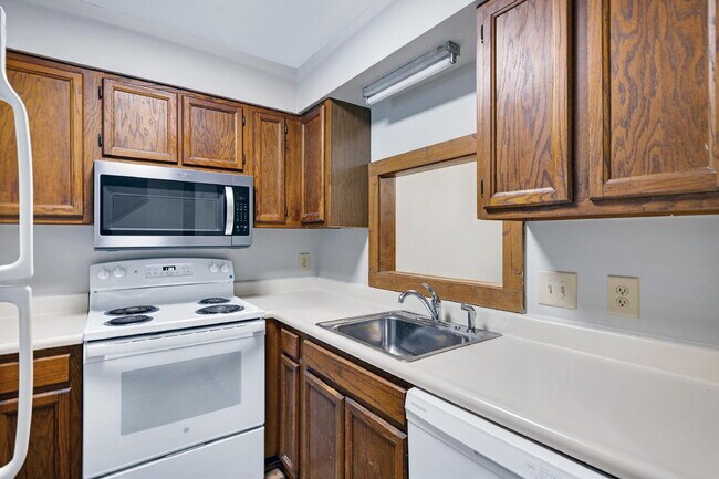 Building Photo - 5544 Kaplan Dr