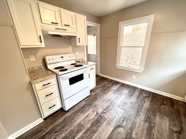 Building Photo - Aliquippa - Stunning 3 Bedroom 1 Bathroom Home
