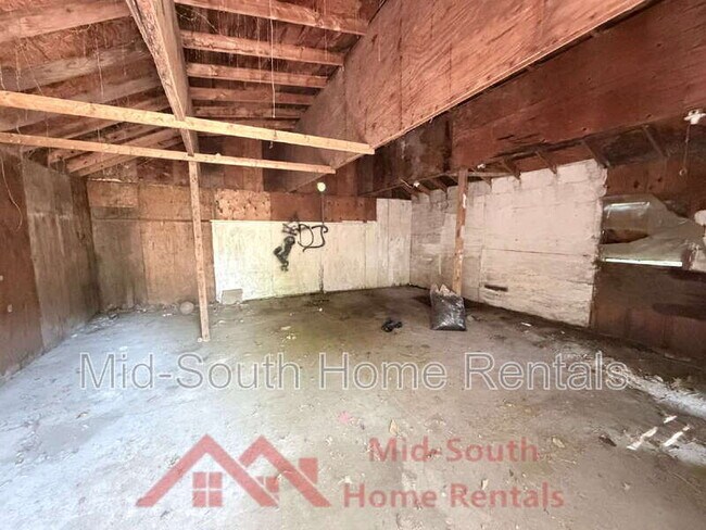 Building Photo - 566 Burlington Cir