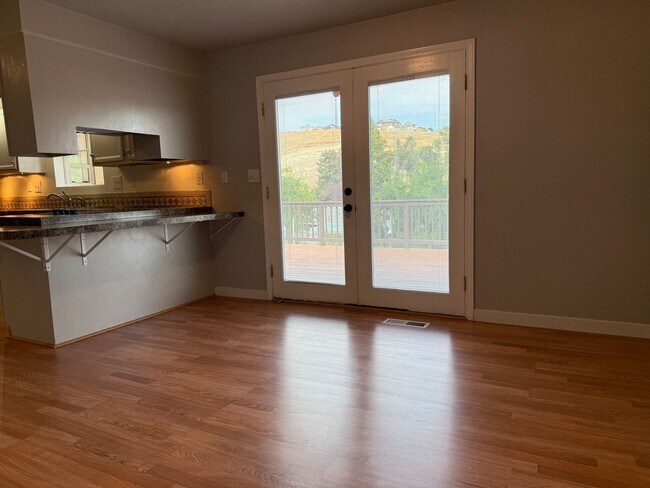 Building Photo - Spacious 3 Bedroom Home with Large Yard & ...