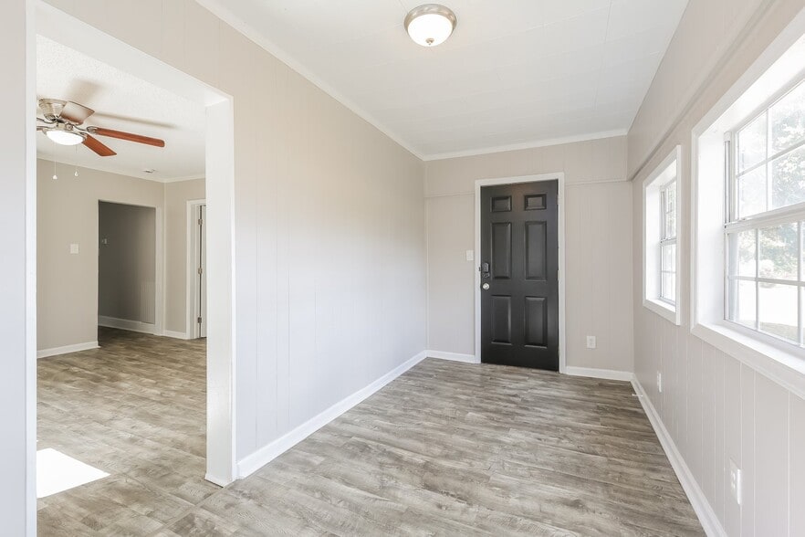 Building Photo - 675 Hammett Store Rd