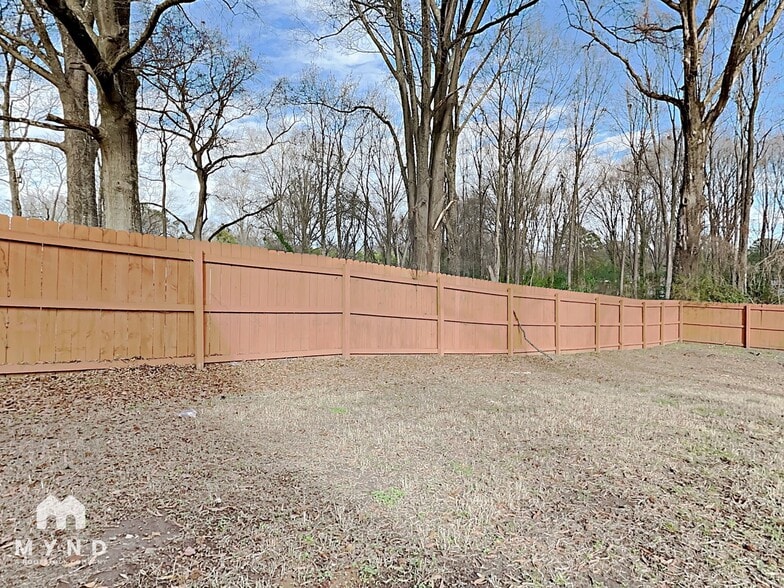 Building Photo - 4514 Wildwood Ave