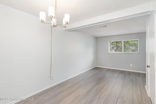 Building Photo - 204 Seminole Ave W