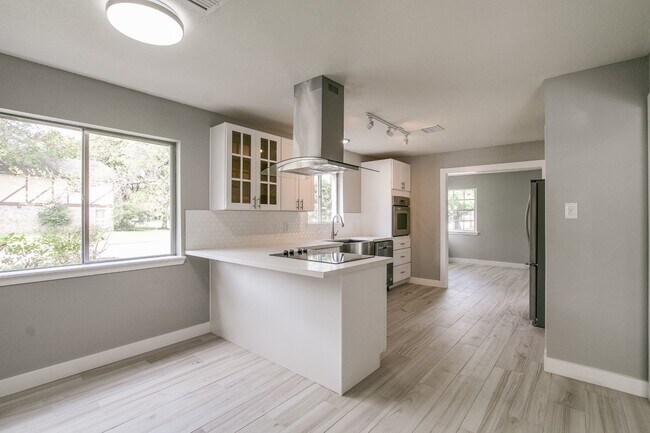 Building Photo - 10827 Tupper Lake Dr