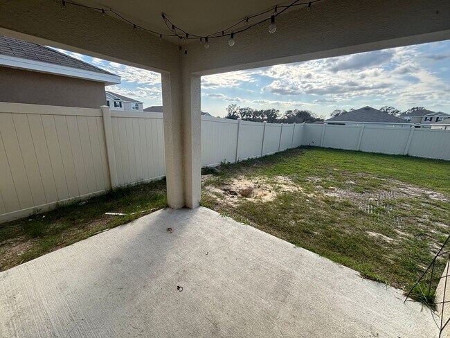 Building Photo - Spacious 4/2 In Gate Community W/ Amenities