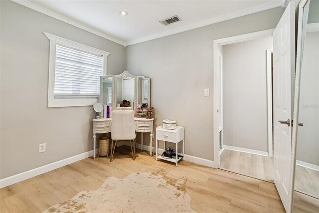 Building Photo - 2302 S Arrawana Ave