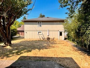 Building Photo - 2063
