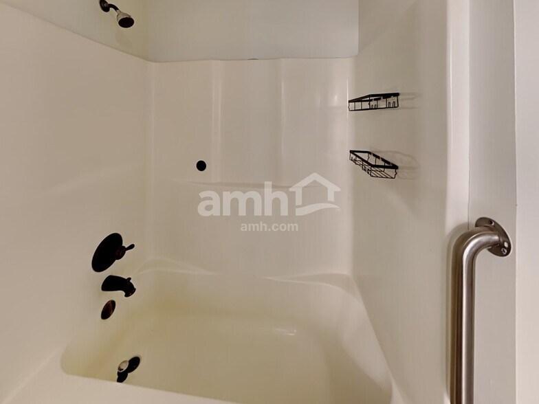 Building Photo - 263 Royal Cres Terrace