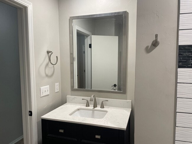 Building Photo - Remodeled home on the heart of Norman!