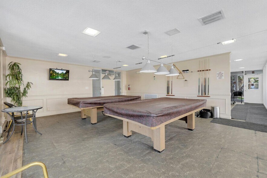 Building Photo - 2970 NE 16th Ave