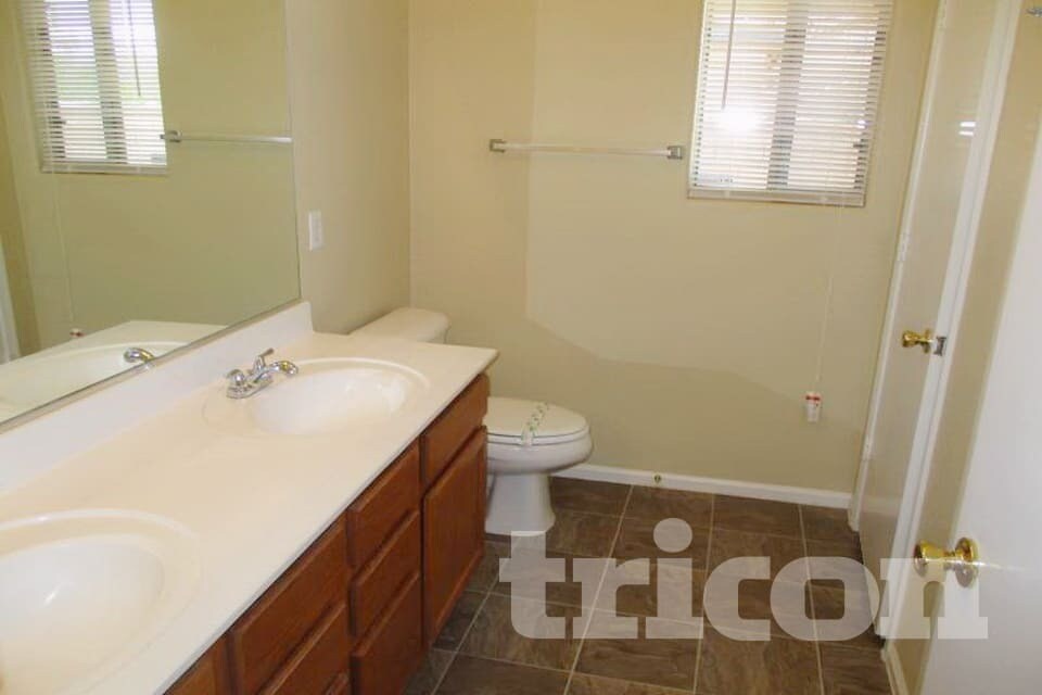 Building Photo - 8412 S 50th Dr