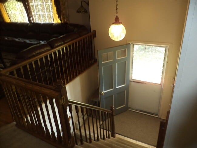 Building Photo - 18 Briarwood Ave