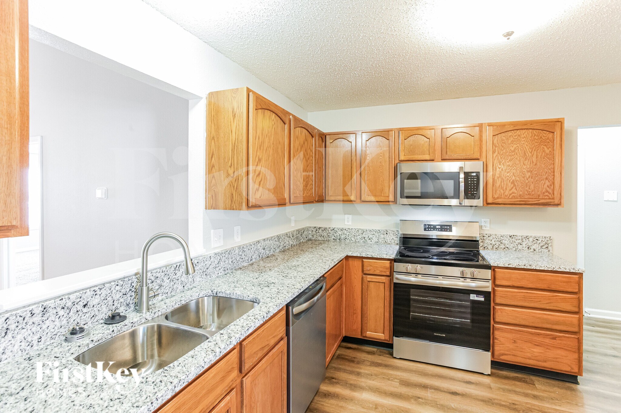 Building Photo - 15572 Dry Creek Rd