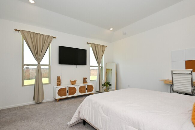 Building Photo - 3057 Pensacola Dr