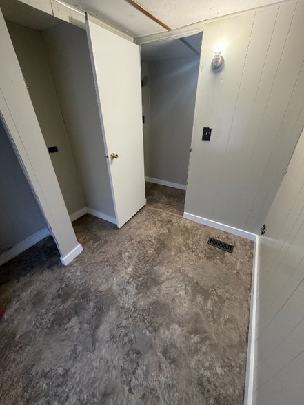 Building Photo - 129 Edwards St SE