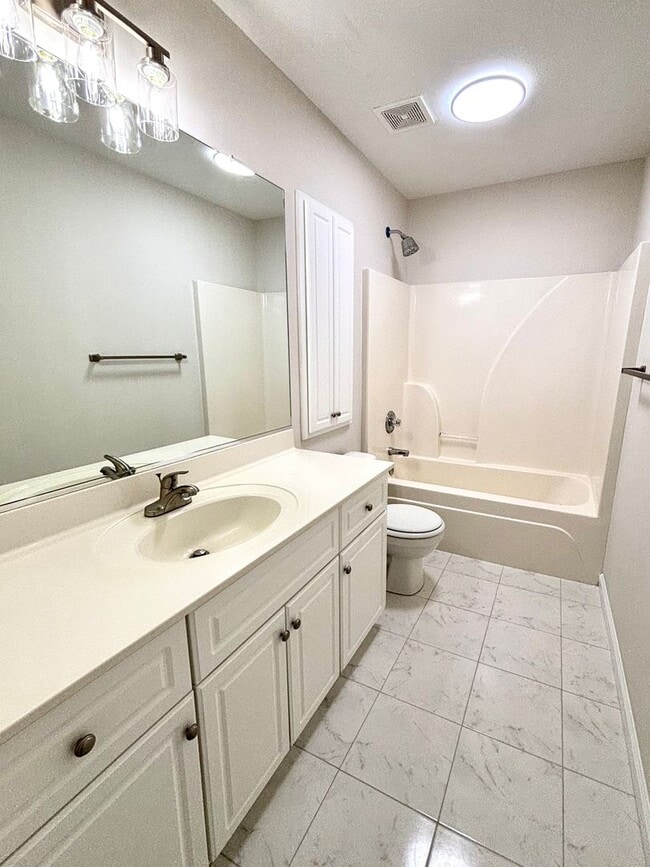 Building Photo - 327 Greendale Pl