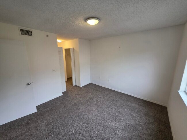 Building Photo - 4175 N Haverhill Rd