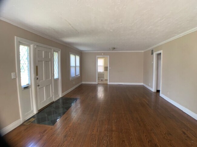 Building Photo - Huge 3 Bedroom OKC - Great Neighborhood