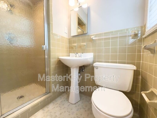 Building Photo - 544 Ellynn Dr