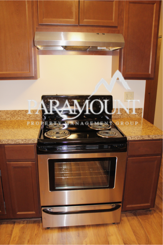 Building Photo - Remodeled 2 bed/1.5 bath duplex in Gig Harbor!