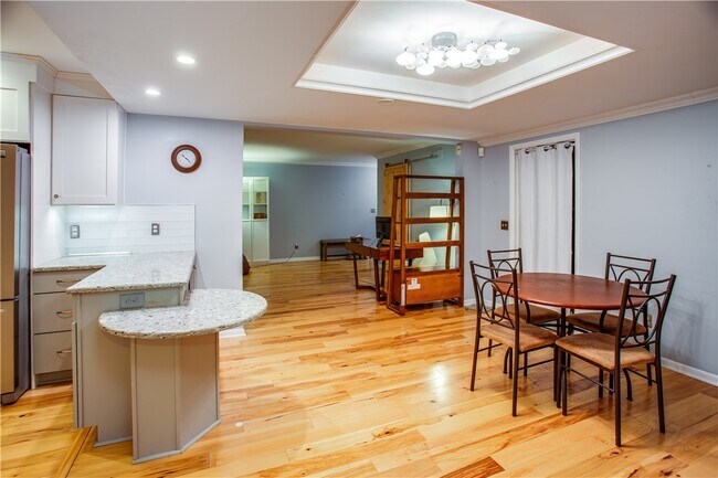 Building Photo - 2680 Highland Ave